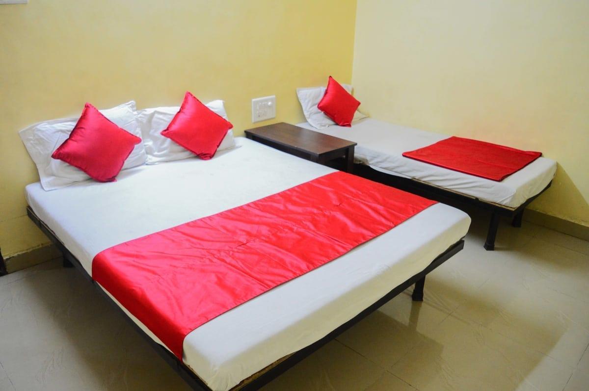 Hotel Gourav Palace เชอร์ดี ภายนอก รูปภาพ